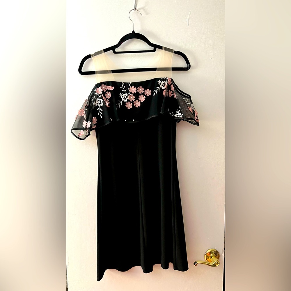 Midi black dress with some floral design